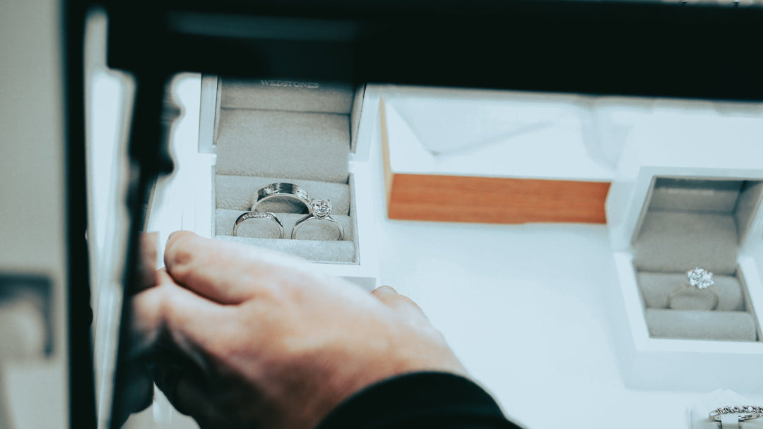 An Expert's Guide to Buying a Bespoke Engagement Ring For Your Partner